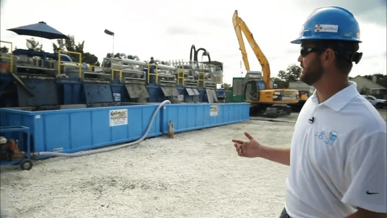 Six-shaker Triflo ES 2000R environmental dewatering system at the Kings Bay restoration project in Crystal River, Florida.