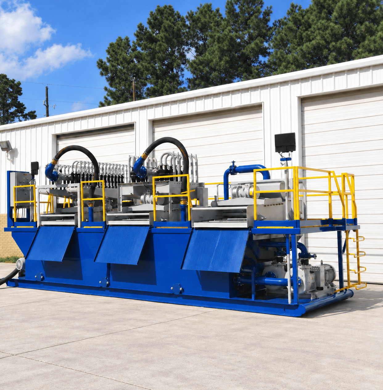 Triflo ES 500 environmental dewatering system outside an industrial facility.